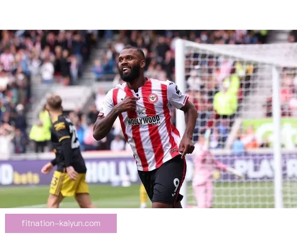 布伦特福德在吉法德社区球场表现稳健，竞争力增强引发关注