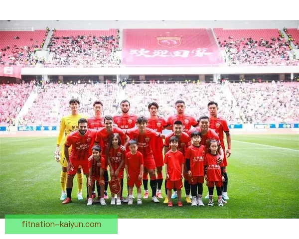 上海海港投资方持续关注球队表现，未来发展备受期待